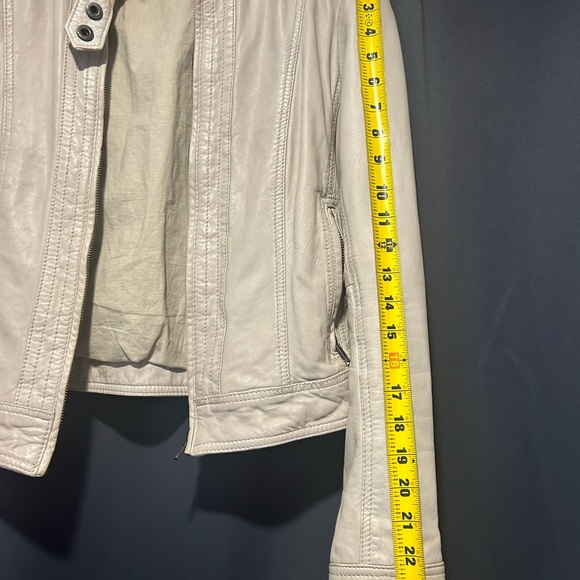 SOLD! Beautiful cream Bagatelle genuine leather jacket, size S, very loved 🥰. - Picture 3 of 4